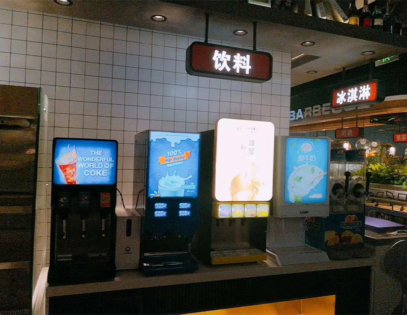 花冠GT、S400GT在自助餐廳.jpg
